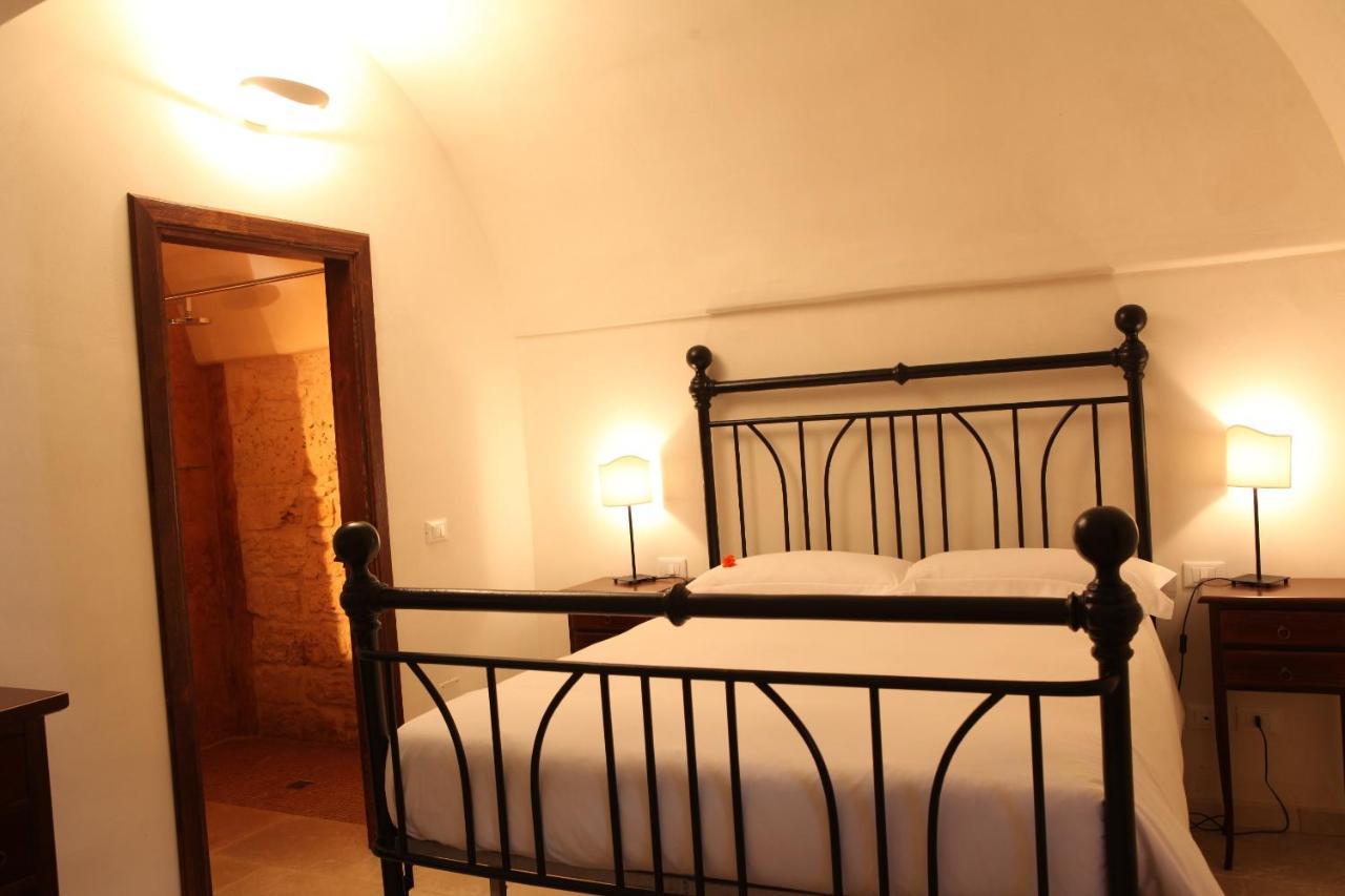 مبيت وإفطار توري سانتا سابينا Masseria Boezio Ostuni الغرفة الصورة